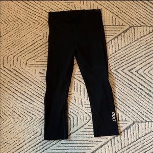 Lorna Jane Cropped Black Workout Leggings